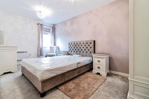 2 bedroom apartment to rent, Broadway, Greater Manchester M50