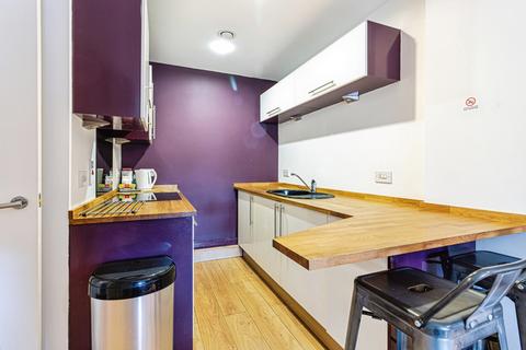 2 bedroom apartment to rent, Broadway, Greater Manchester M50
