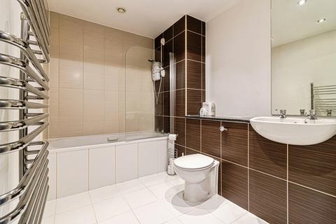2 bedroom apartment to rent, Broadway, Greater Manchester M50
