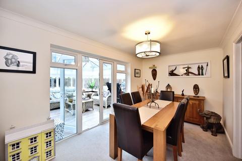 4 bedroom detached house for sale, Station Road, Teynham, Sittingbourne, Kent, ME9