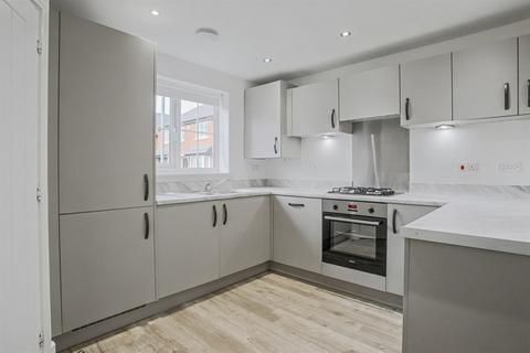 3 bedroom semi-detached house to rent, Preston PR4