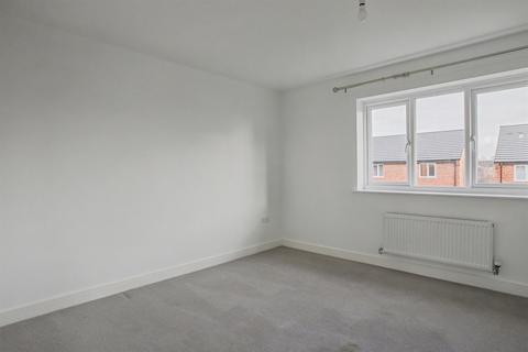 3 bedroom semi-detached house to rent, Preston PR4
