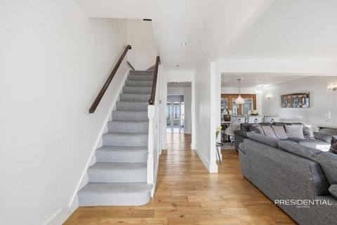 undefined, Lambourne Road, Chigwell, IG7