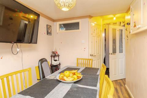 undefined, Cromarty Court, Bletchley, Milton Keynes, Buckinghamshire, MK3