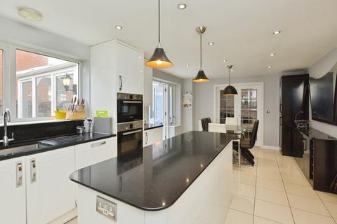 4 bedroom detached house for sale, Southwold Crescent, Broughton, Milton Keynes, Buckinghamshire, MK10
