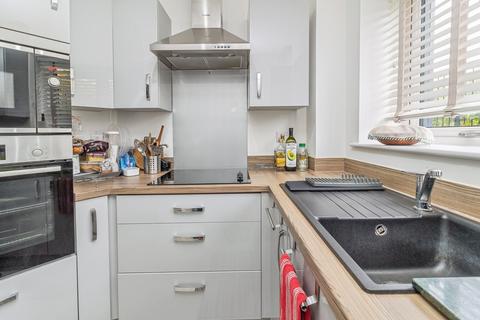 2 bedroom flat for sale, Hindhead Knoll, Walnut Tree, Milton Keynes, Buckinghamshire, MK7