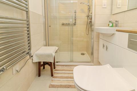 2 bedroom flat for sale, Hindhead Knoll, Walnut Tree, Milton Keynes, Buckinghamshire, MK7