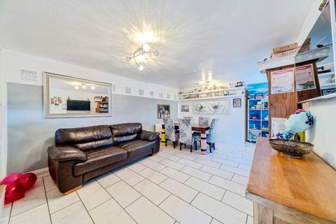 2 bedroom bungalow for sale, Sheelin Grove, Bletchley, Milton Keynes, Buckinghamshire, MK2