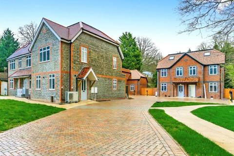 2 bedroom terraced house for sale, Kingswood Way, South Croydon, CR2