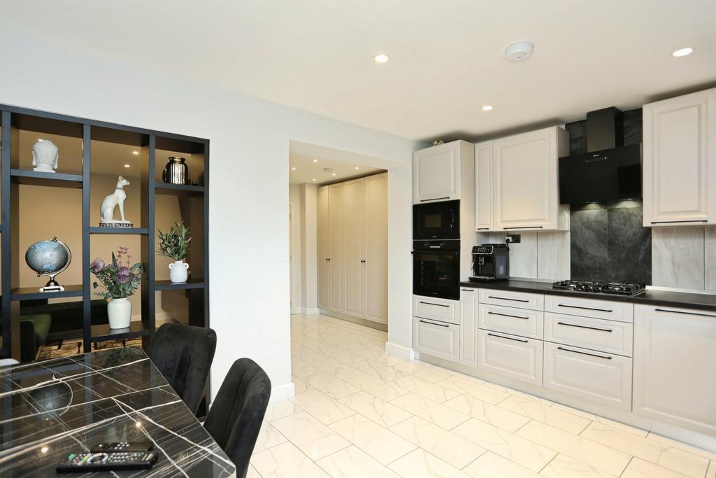Kitchen/Dining Area