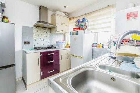 2 bedroom flat for sale, Fir Tree Gardens, Croydon, CR0