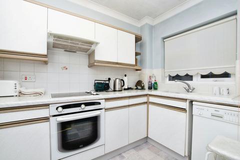 2 bedroom flat for sale, Peregrine Gardens, Croydon, CR0