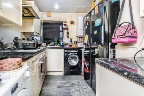 2 bedroom flat for sale, Bramble Close, Croydon, Surrey, CR0