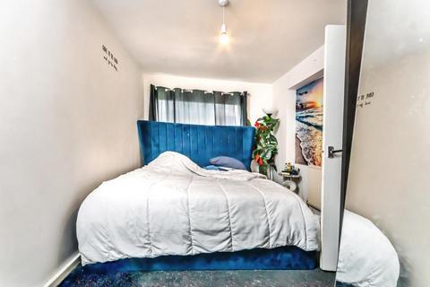 2 bedroom flat for sale, Bramble Close, Croydon, Surrey, CR0