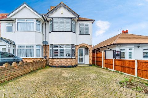 3 bedroom end of terrace house for sale, Chaffinch Avenue, Croydon, CR0