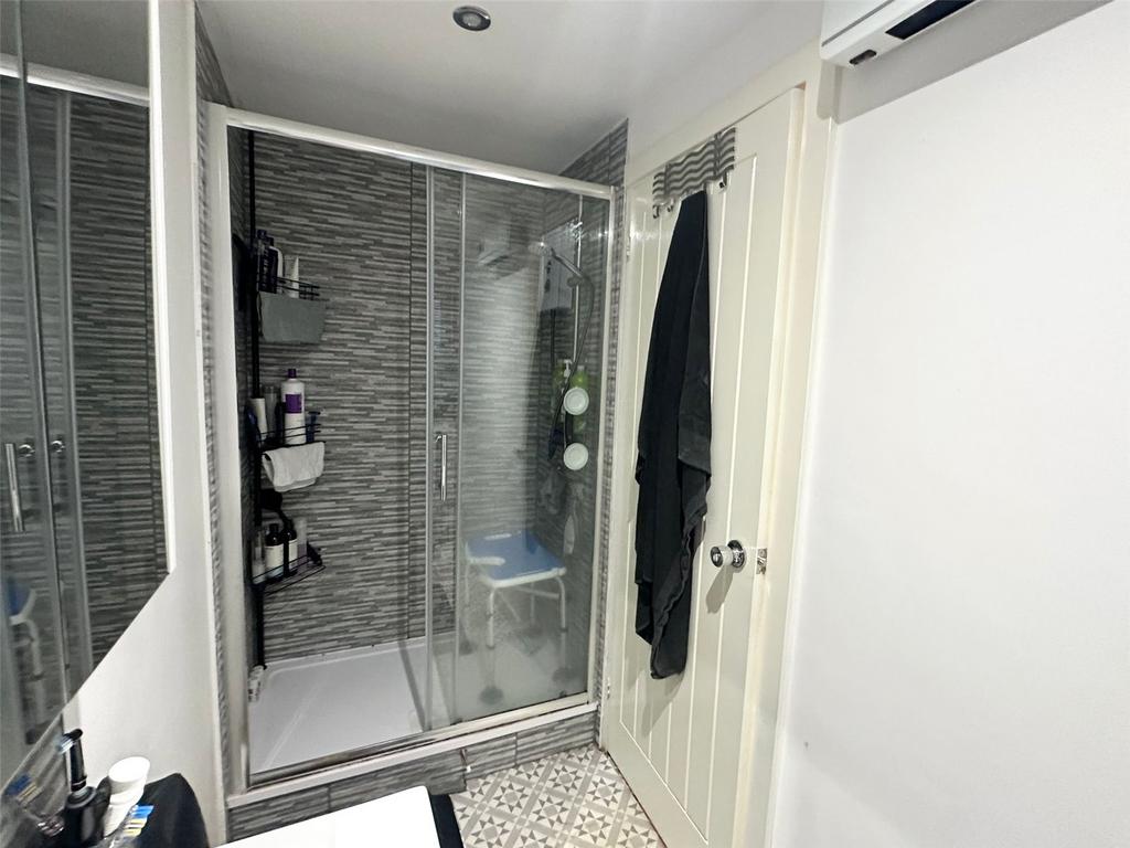 Annexe Shower Room