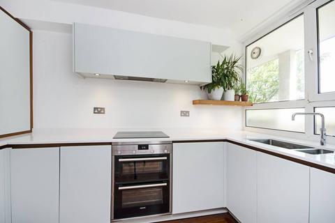 Kingsland, Camden, London, NW8