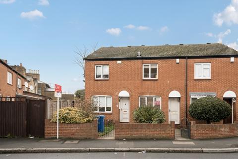 2 bedroom house to rent, Naylor Road, London, SE15