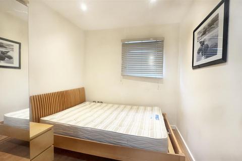 2 bedroom apartment to rent, Glasshouse, 3 Canal Square