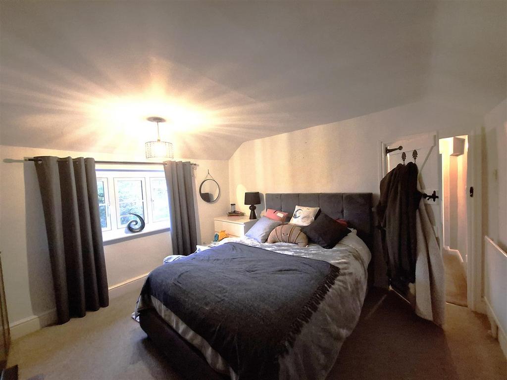Bed 4.jpg