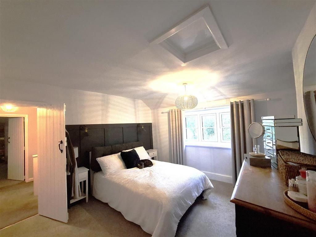 Bed 11.jpg