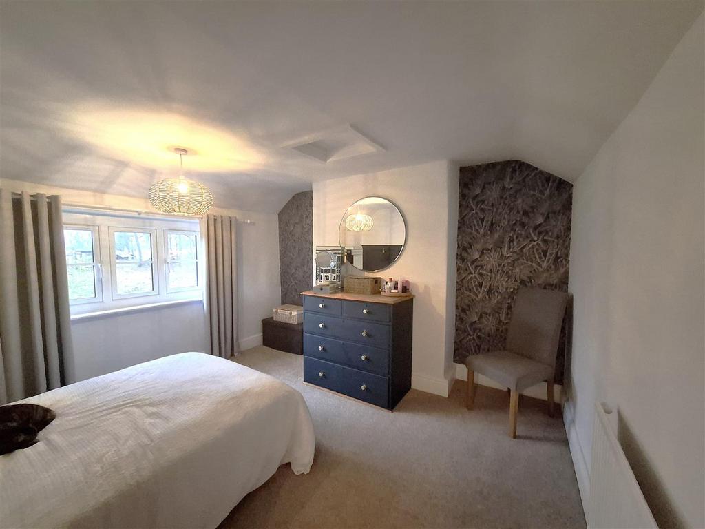 Bedroom 1 (2).jpg