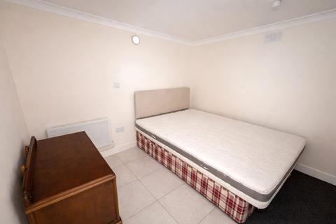 undefined, Broad Walk, Greater London TW5