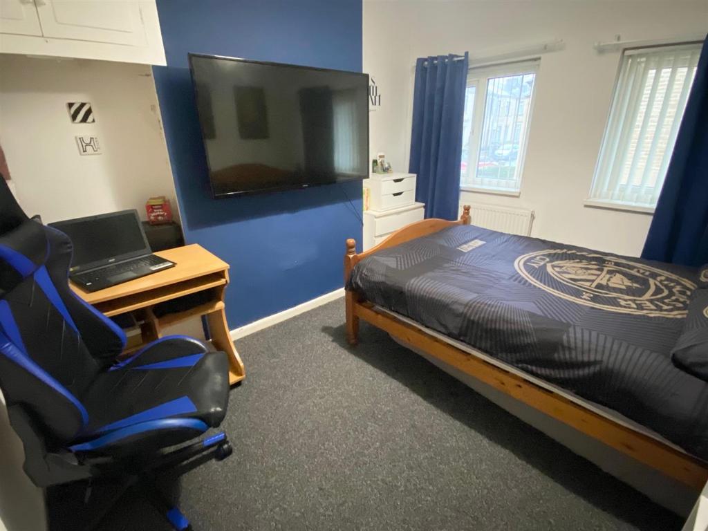Bed 2.jpg