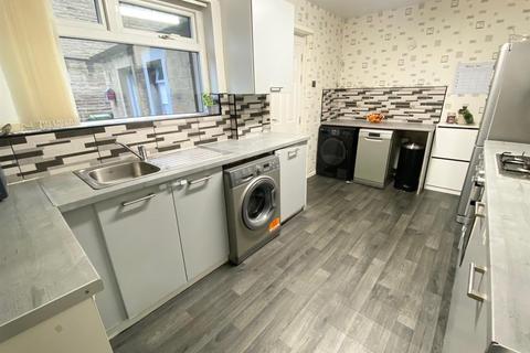 3 bedroom semi-detached house for sale, Cobcroft Road, Huddersfield