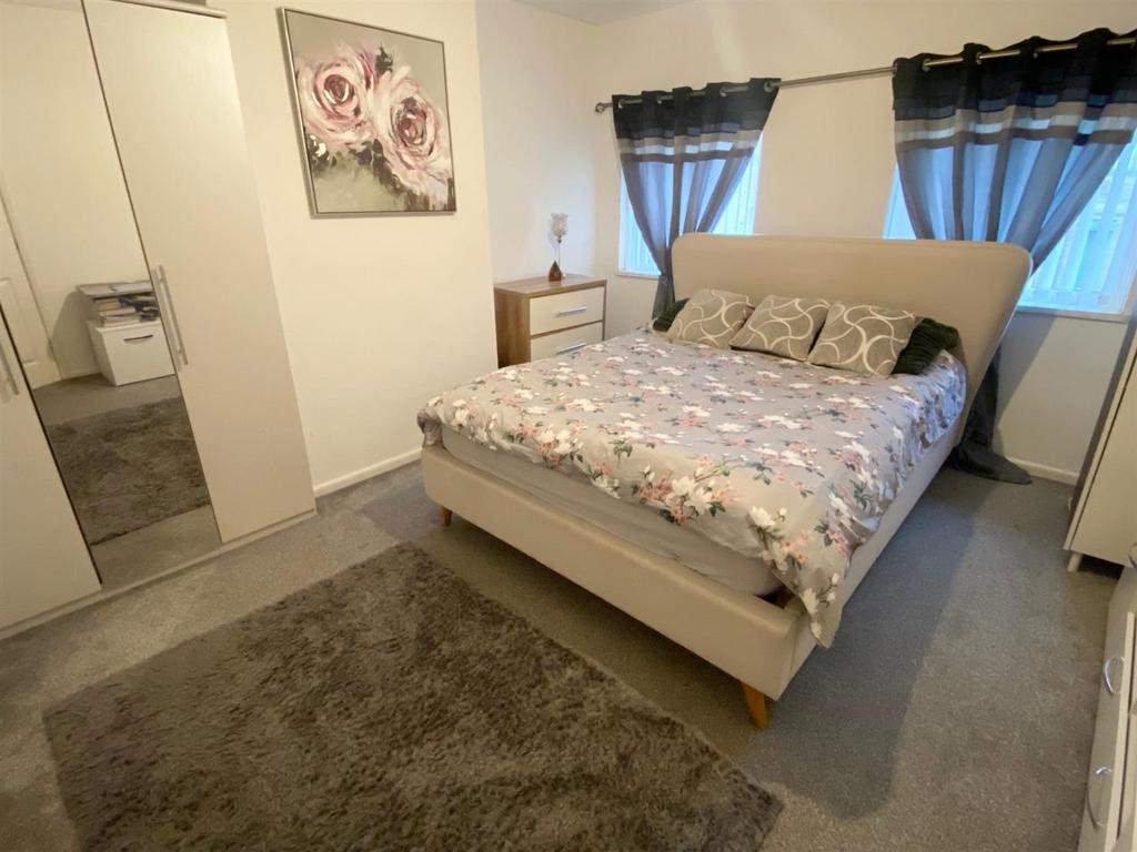 Bed 1.jpg