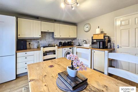 4 bedroom semi-detached house for sale, Thames Way, Hilton, Derby
