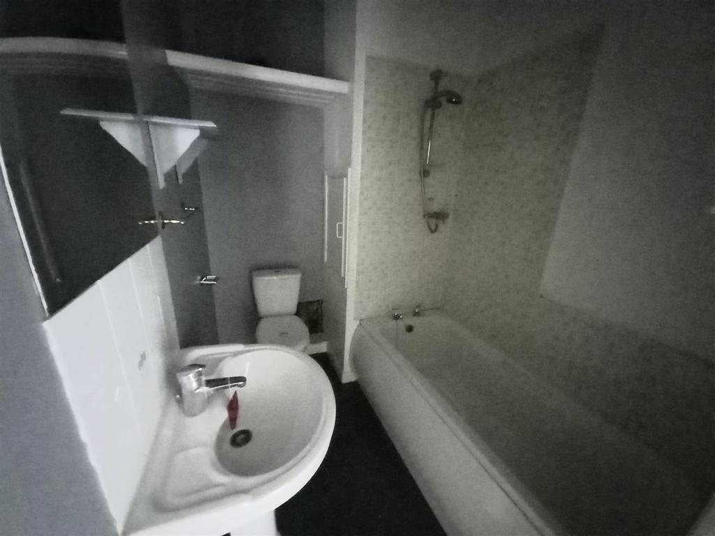 14 Kipling Court Bathroom.jpg