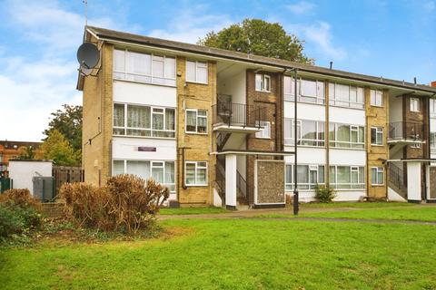1 bedroom flat for sale - Plevna Road, London, N9