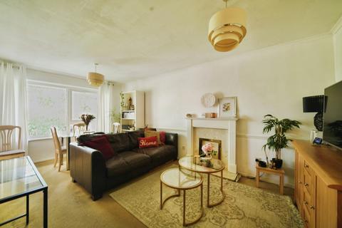 2 bedroom flat for sale, Fenton Road, London, N17