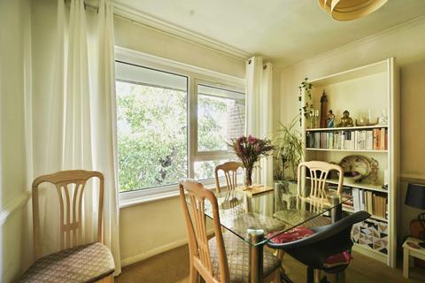 2 bedroom flat for sale, Fenton Road, London, N17