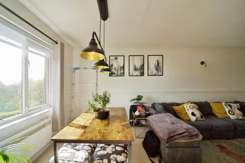 2 bedroom flat for sale, Maltby Drive, Enfield, EN1