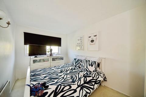 2 bedroom flat for sale, Maltby Drive, Enfield, EN1
