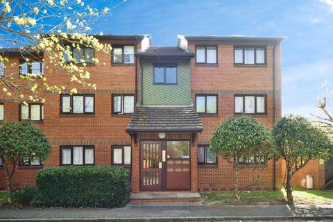 2 bedroom flat for sale, Maltby Drive, Enfield, EN1