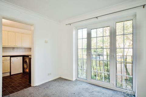 2 bedroom flat for sale, Crofton Way, Enfield, EN2