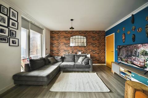 2 bedroom flat for sale, Gardiner Close, Enfield, EN3