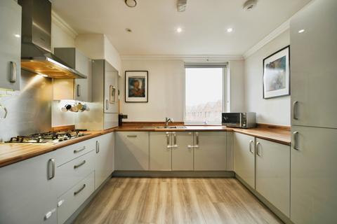 2 bedroom flat for sale, Gardiner Close, Enfield, EN3