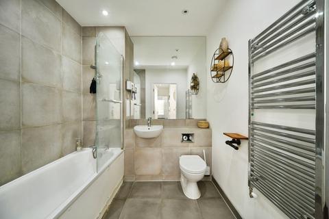 2 bedroom flat for sale, Gardiner Close, Enfield, EN3