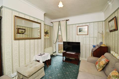 1 bedroom flat for sale, Millais Road, Enfield, EN1