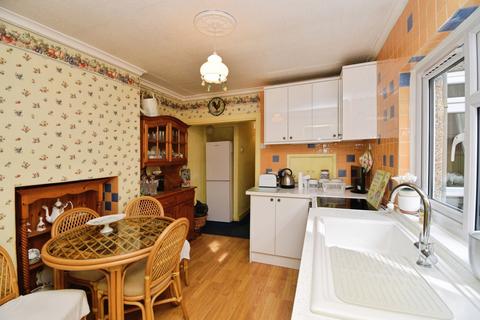 1 bedroom flat for sale, Millais Road, Enfield, EN1