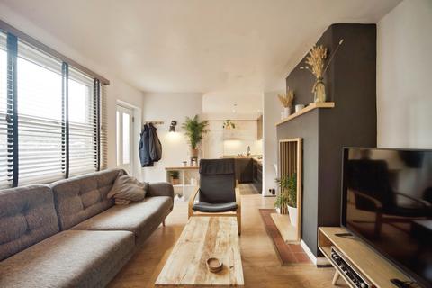2 bedroom maisonette for sale, First Avenue, Enfield, EN1