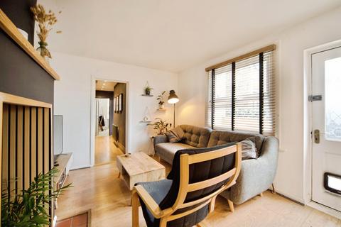 2 bedroom maisonette for sale, First Avenue, Enfield, EN1