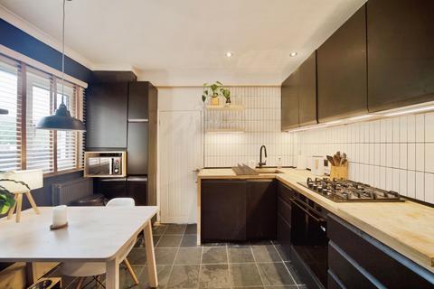 2 bedroom maisonette for sale, First Avenue, Enfield, EN1