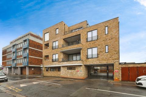 3 bedroom flat for sale, Swanfield Road, Waltham Cross, Hertfordshire, EN8