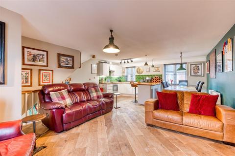 3 bedroom terraced house for sale, Commercial Street, Higham Ferrers