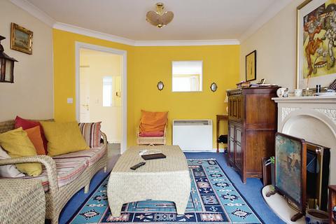 2 bedroom flat for sale, Winchmore Hill Road, London, N21